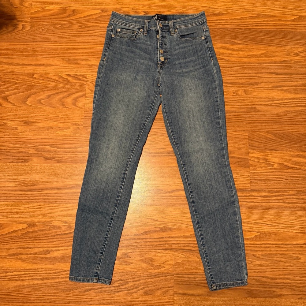 GAP Women's Skinny Jeans in Classic Blue